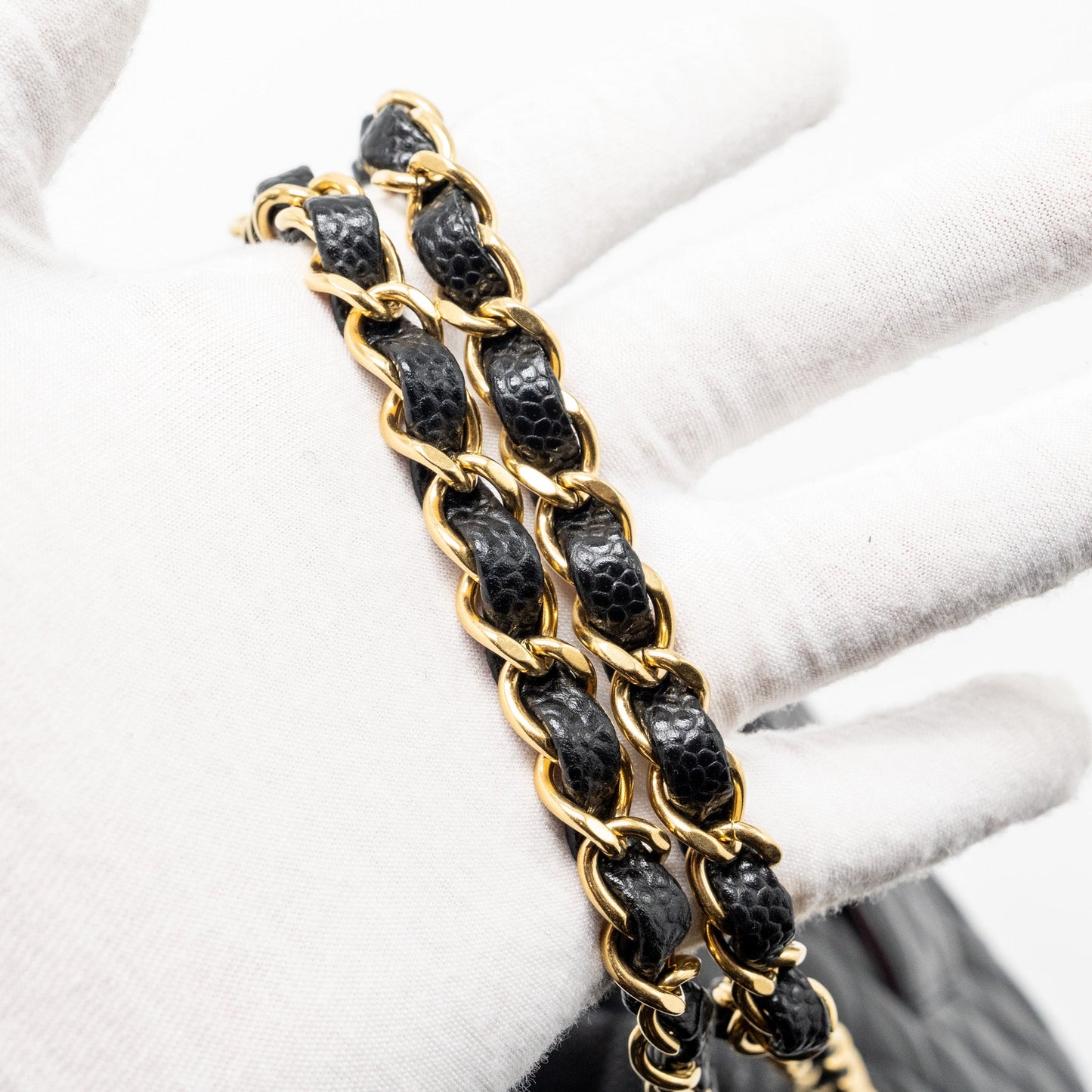 Chanel medium classic double flap bag Caviar black  (microchip)