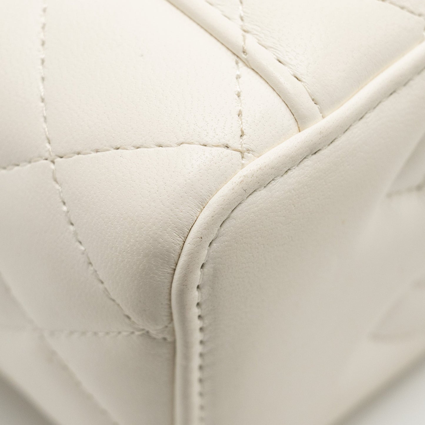 Chanel Pearl Crush Long Vanity Case Lambskin White  (Microchip)