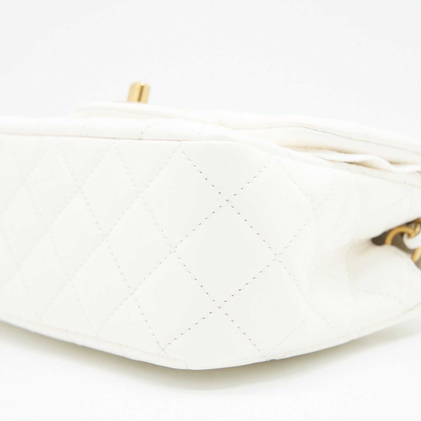 Chanel 21B Pearl Crush Square mini flap Bag White