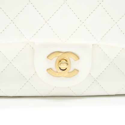 Chanel 21B Pearl Crush Square mini flap Bag White