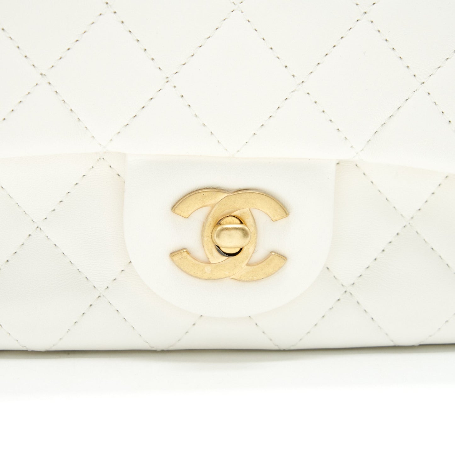 Chanel 21B Pearl Crush Square mini flap Bag Lambskin White