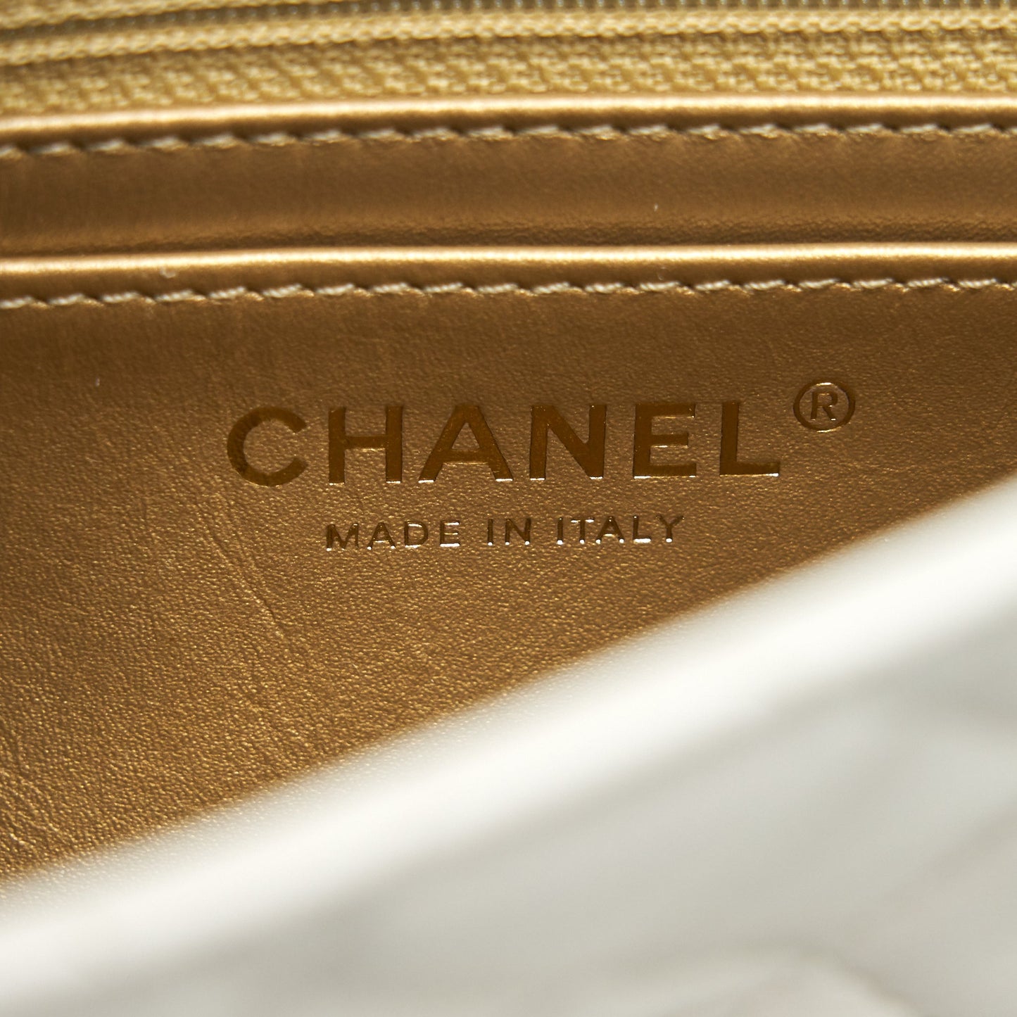 Chanel 21B Pearl Crush Square mini flap Bag White