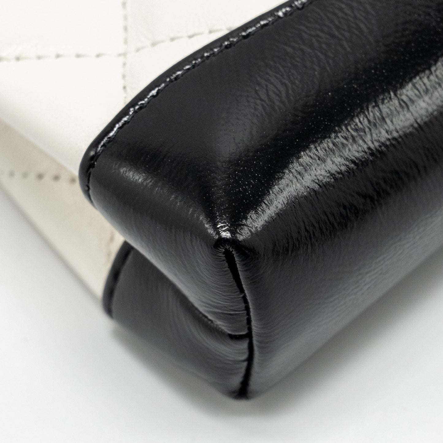 Chanel 31 Nano Clutch with Chain Shiny Lambskin White/Black L (Microchip)
