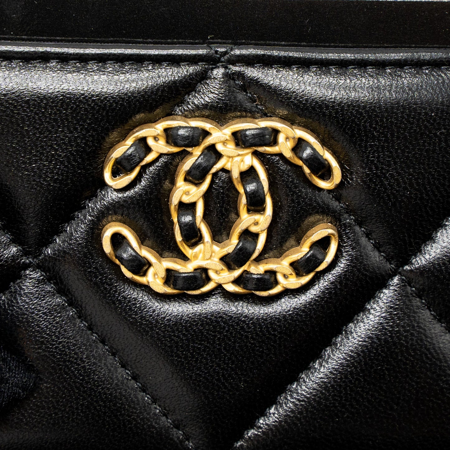 Chanel 19 Card Holder Lambskin Black/Pink  (Microchip)
