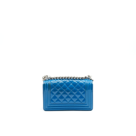 CHANEL SMALL LE BOY BAG IN PATENT LEATHER BLUE