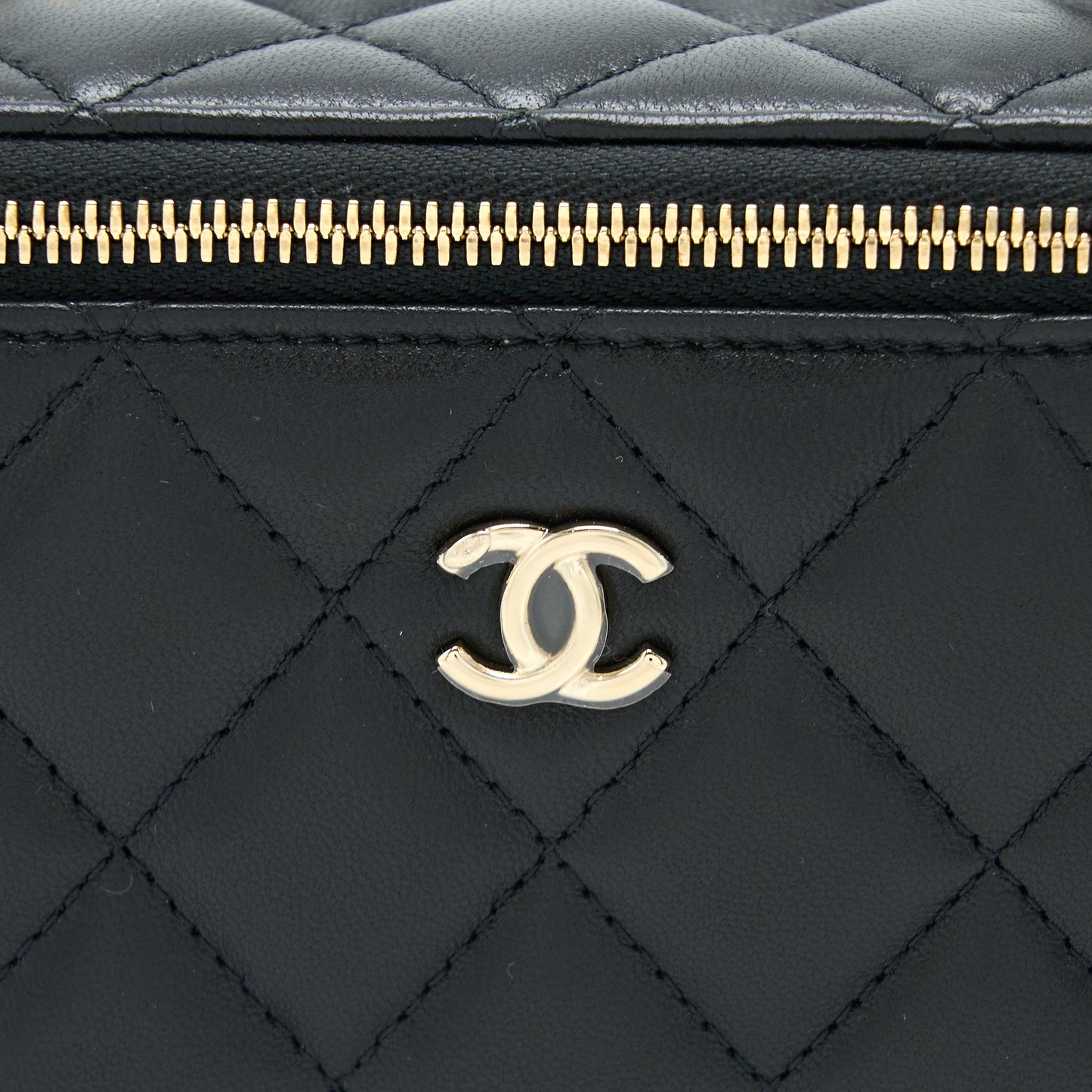 Chanel 23C Pearl Crush Long Vanity Lambskin Black L (Microchip)
