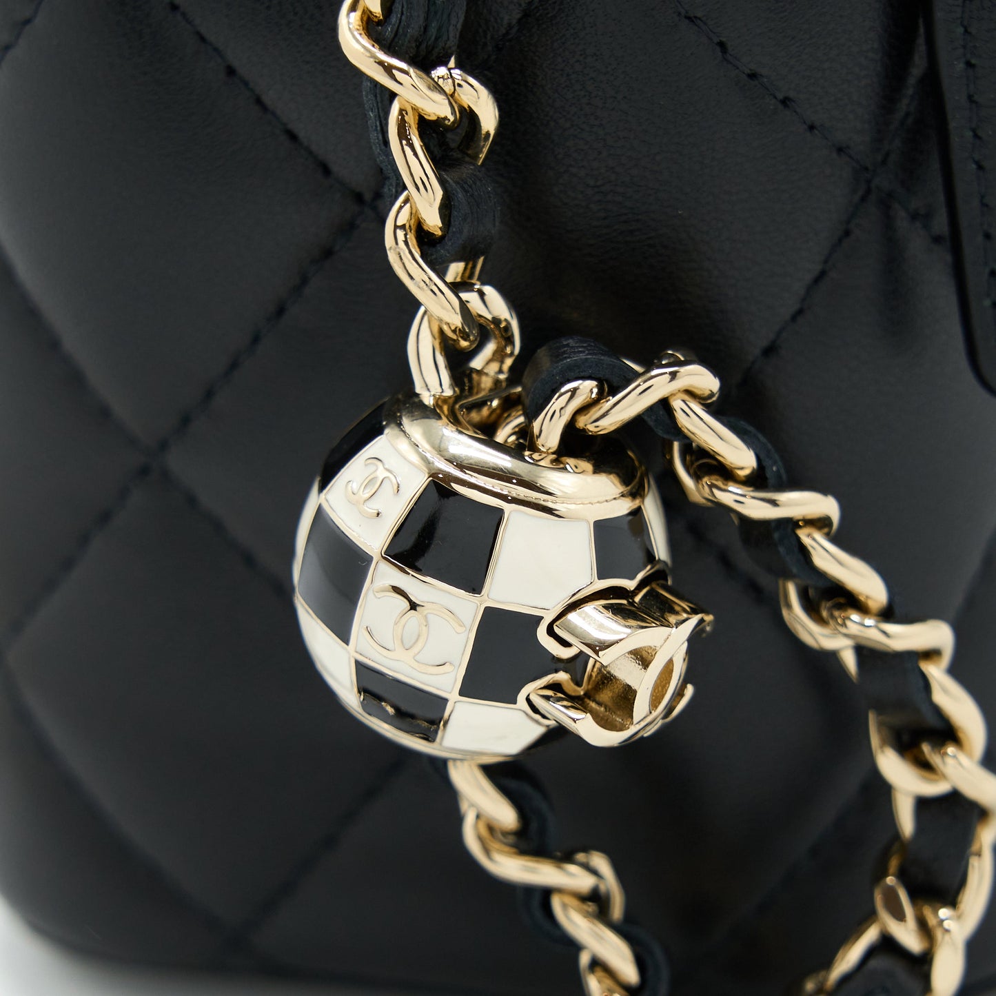 Chanel 23C Pearl Crush Long Vanity Lambskin Black L (Microchip)