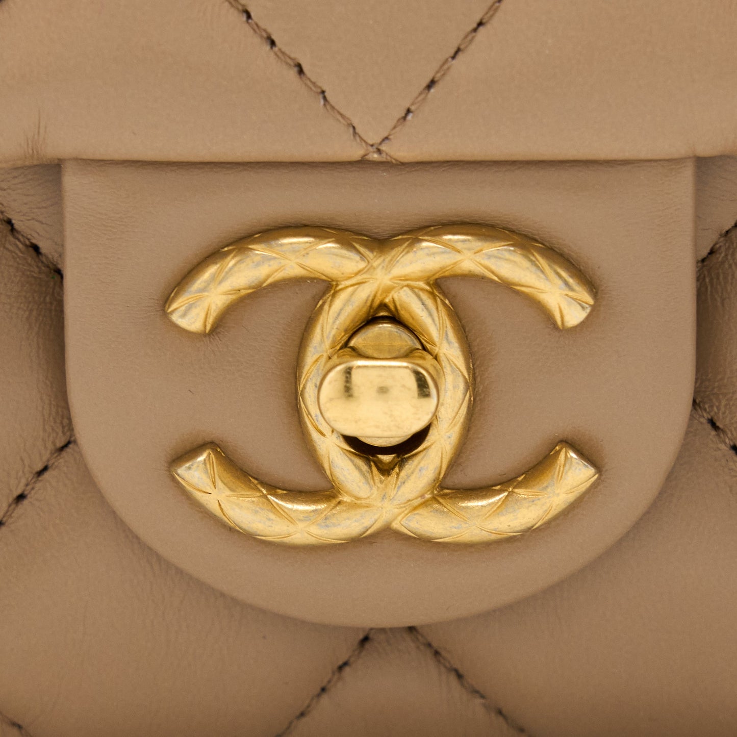 Chanel 22K Gold Pillar Adjustable Chain Flap Bag Lambskin Beige  (Microchip)