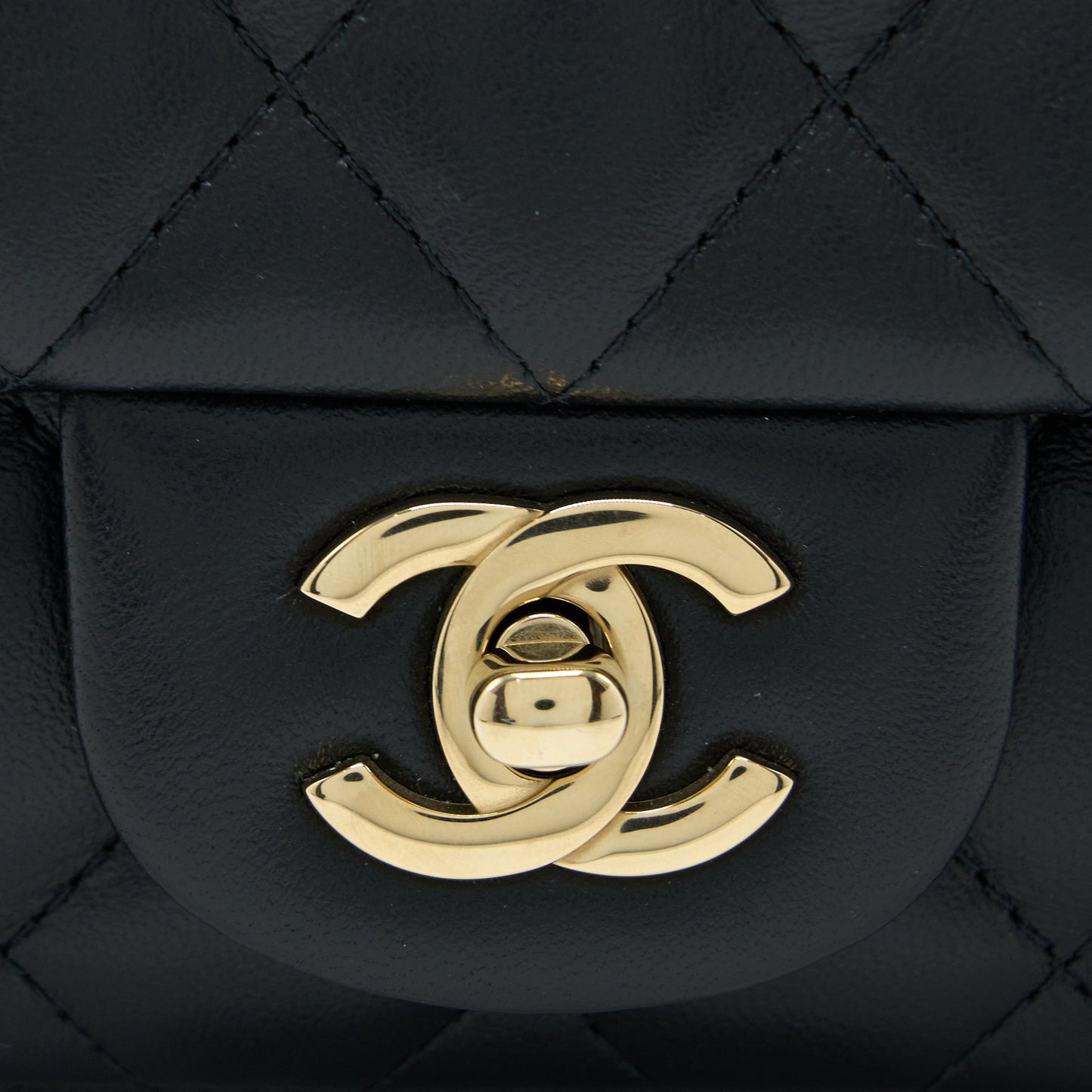 Chanel Classic Mini Square Flap Bag Lambskin Black L (Microchip)