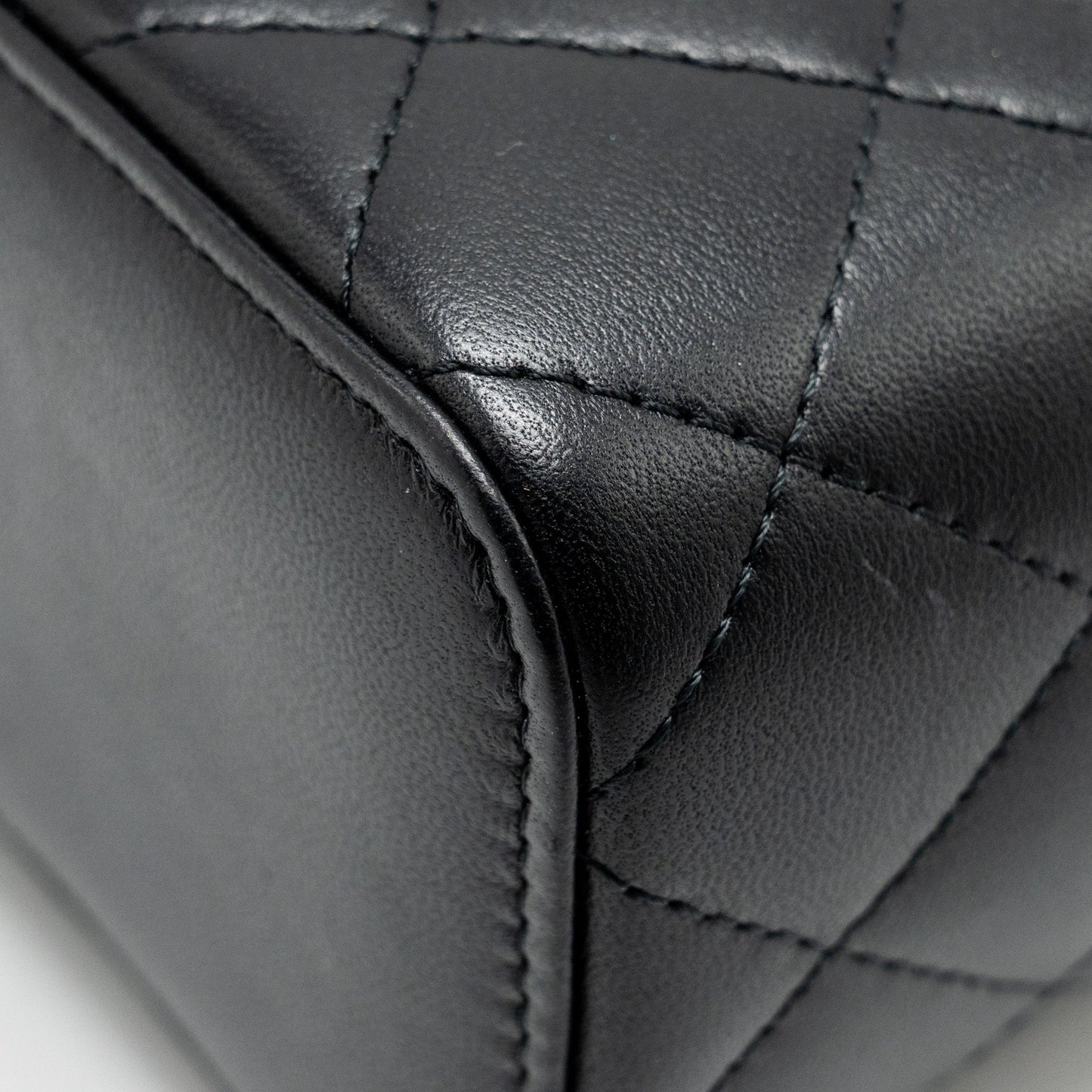 Chanel Pearl Crush Mini Vanity Case Lambskin Black