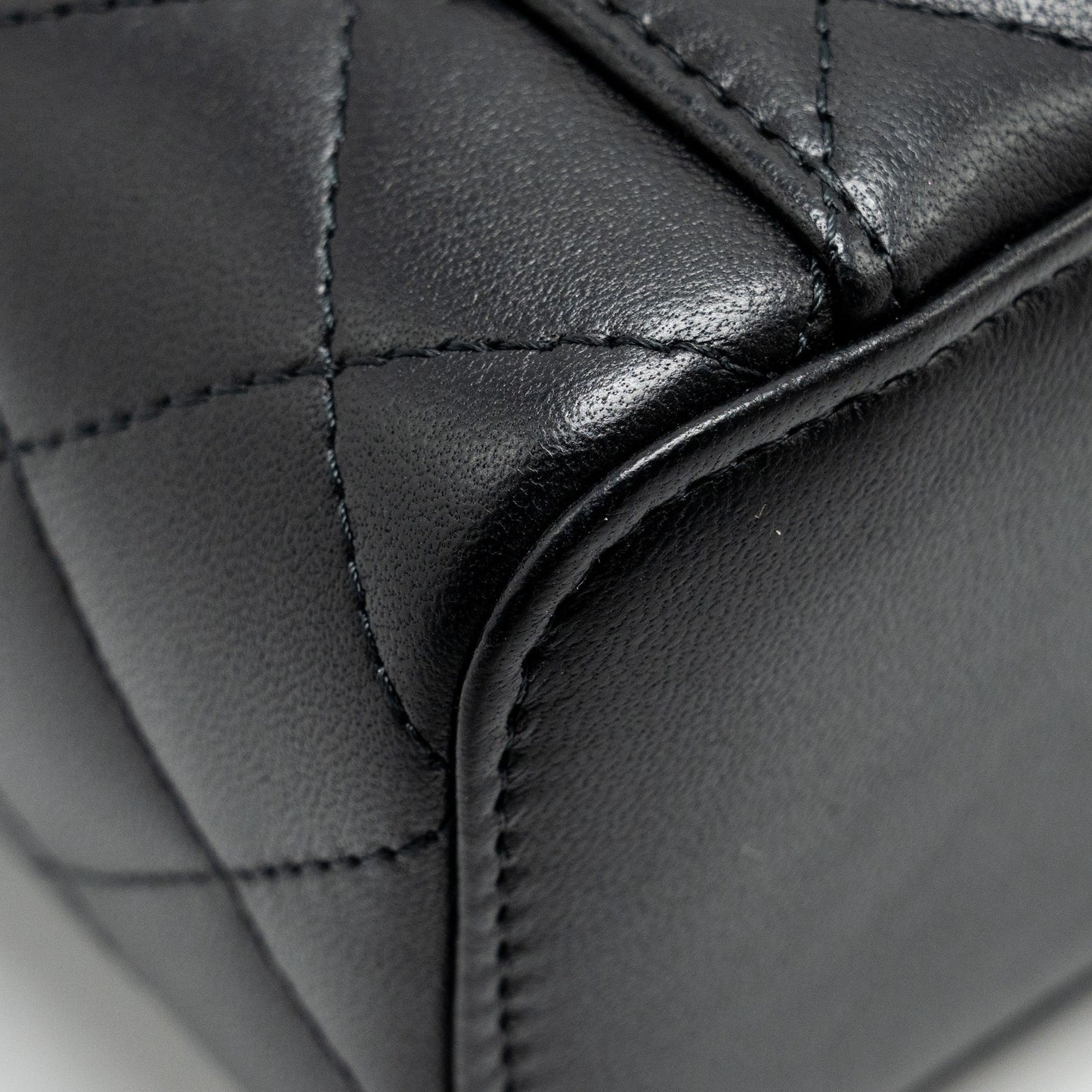 Chanel Pearl Crush Mini Vanity Case Lambskin Black