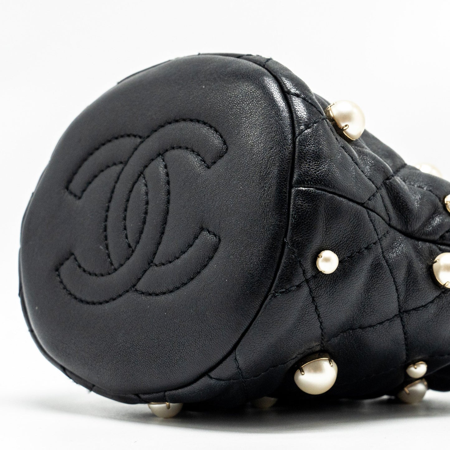 CHANEL 21S Quilted Mini About Pearls Bucket Bag Lambskin Black L