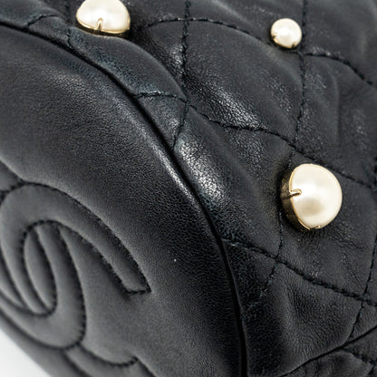 CHANEL 21S Quilted Mini About Pearls Bucket Bag Lambskin Black L