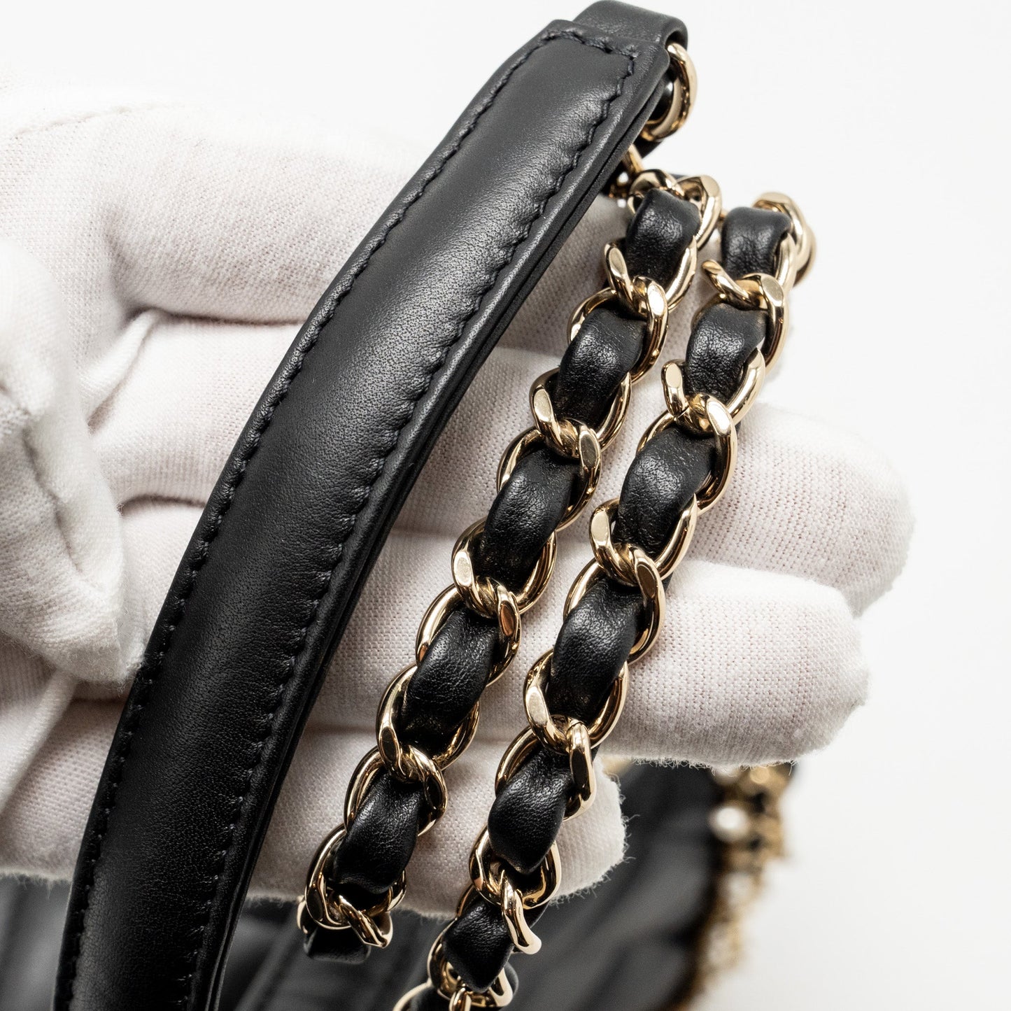 Chanel Pearl Detailed Edge Mini Flap Bag Lambskin Black L (Microchip)