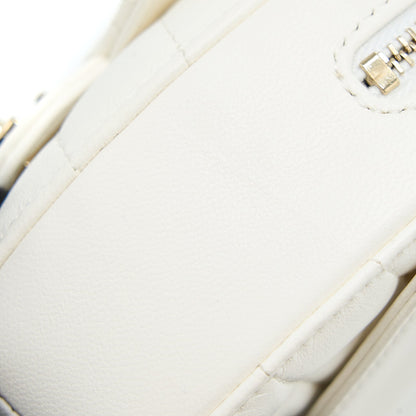 Chanel 22s Heart Belt Bag Lambskin White L