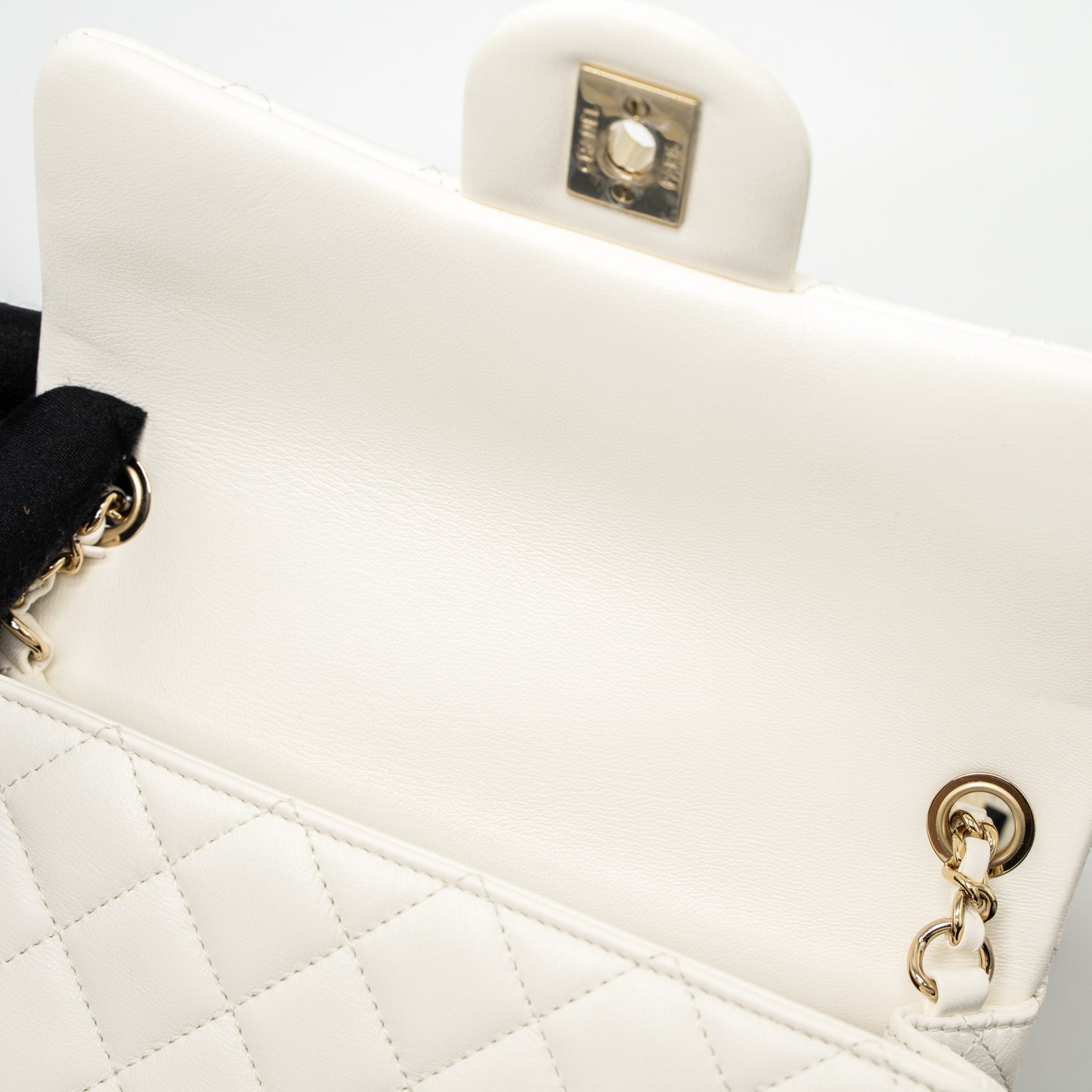 Chanel 23C Pearl Crush Mini Rectangular Flap Bag Lambskin White L (Microchip)