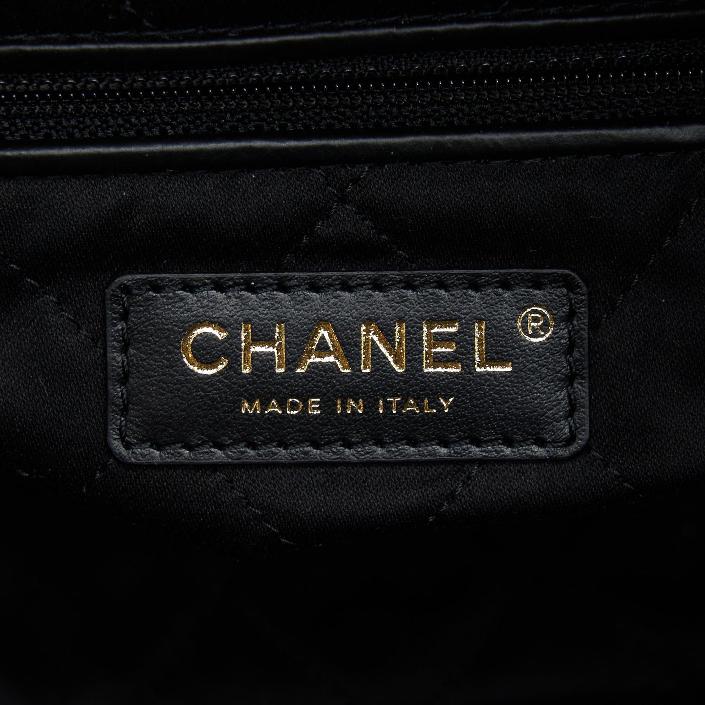Chanel 22 Bag Medium Shiny Calfskin Black  (Microchip)