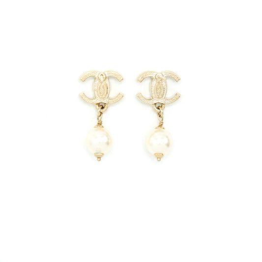 Chanel CC logo crystal with pearl drop earring L