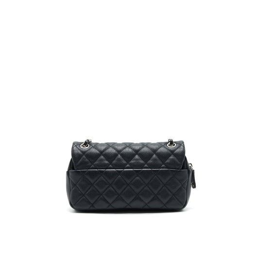 Chanel flap Bag with inner zipper caviar Black