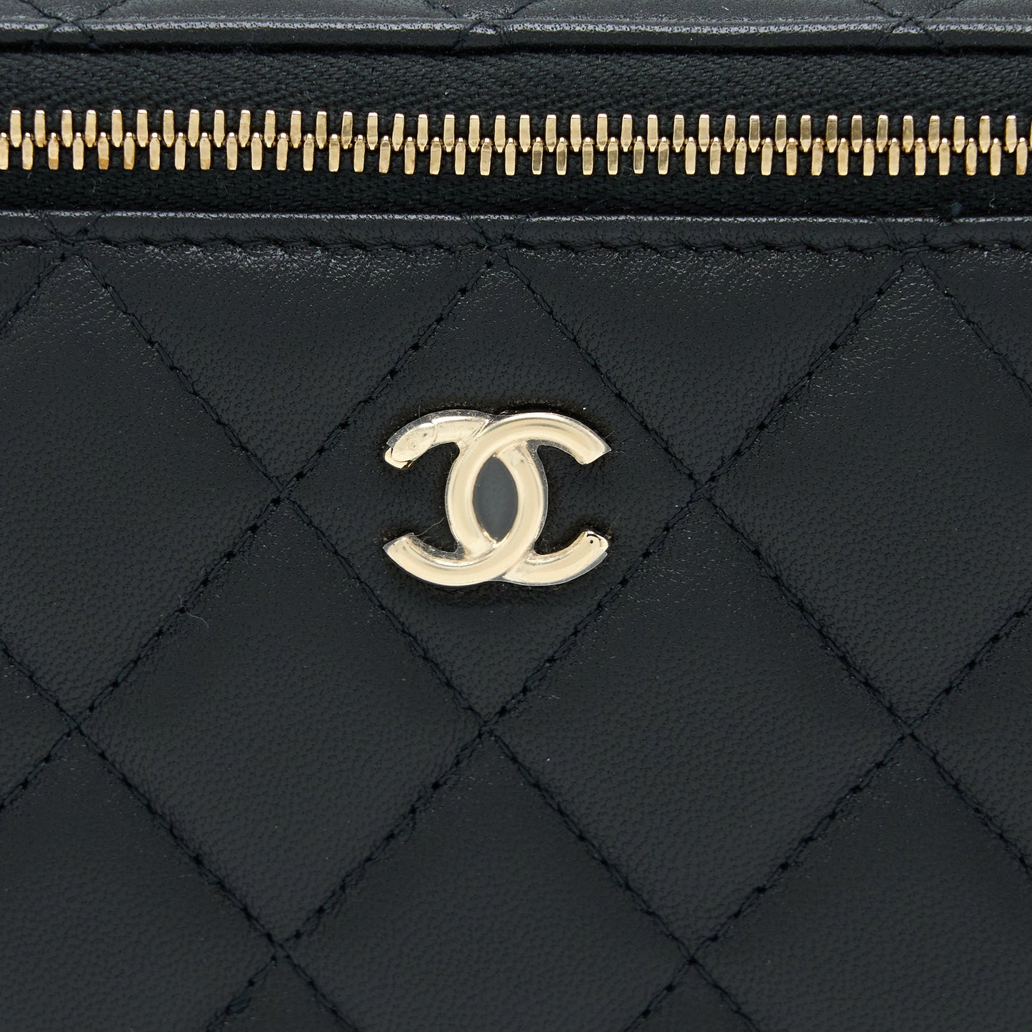 Chanel 23C Pearl Crush Long Vanity Lambskin Black L (Microchip)