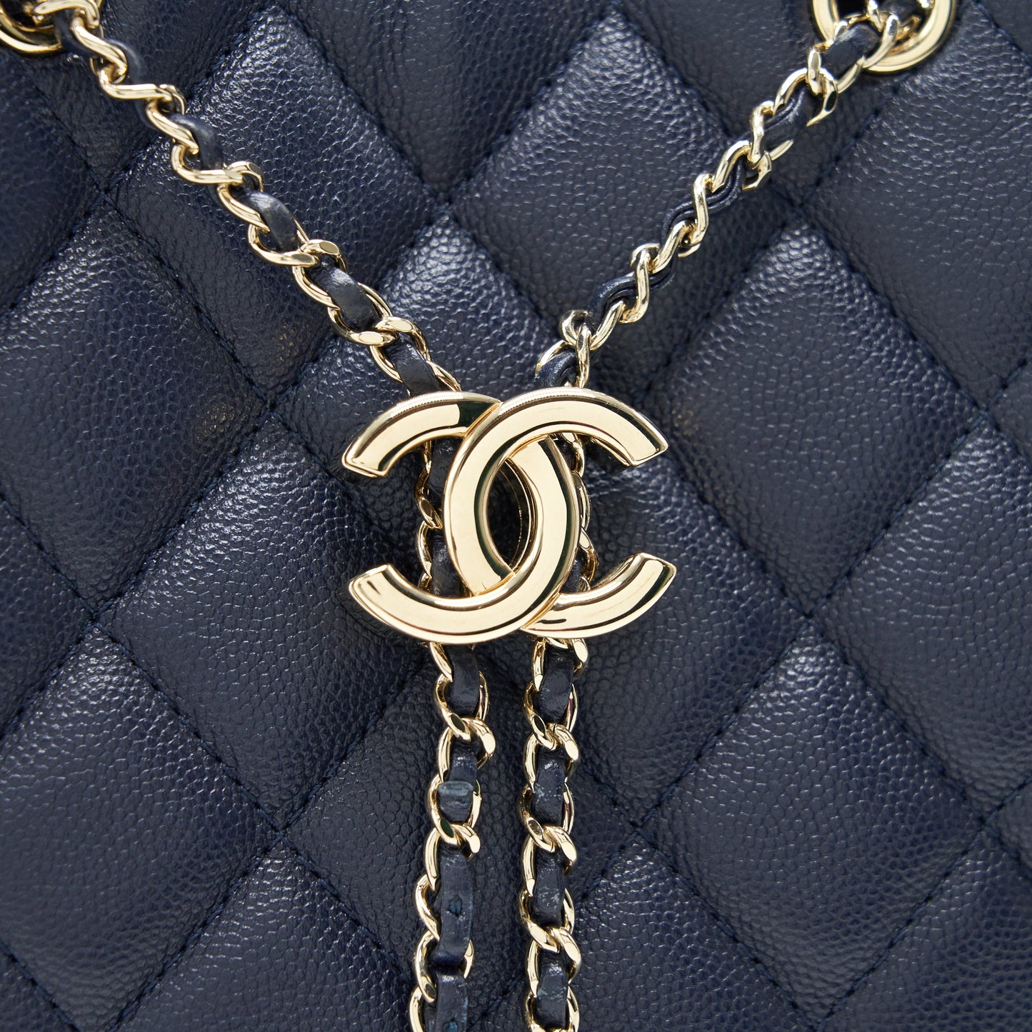 CHANEL BUCKET BAG IN Navy