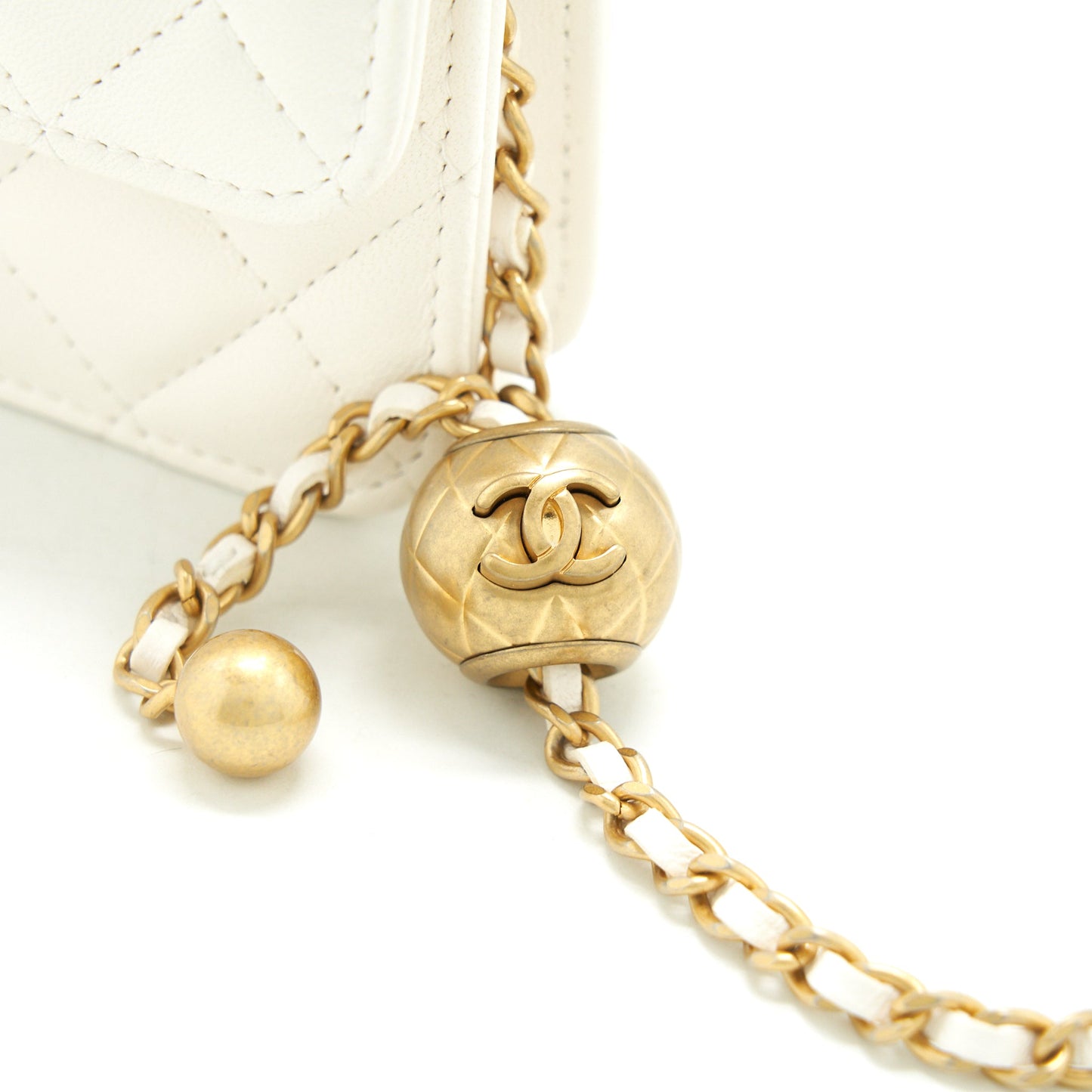 Chanel 21b Pearl crush mini flap bag with chain/belt bag white