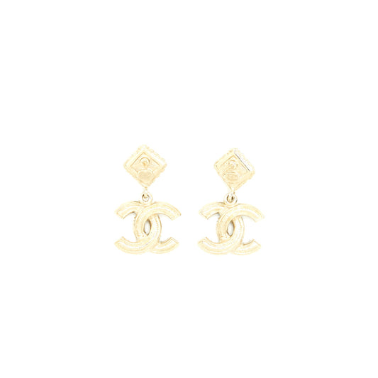 Chanel CC Logo With Flower Black And White Drop Earrings
