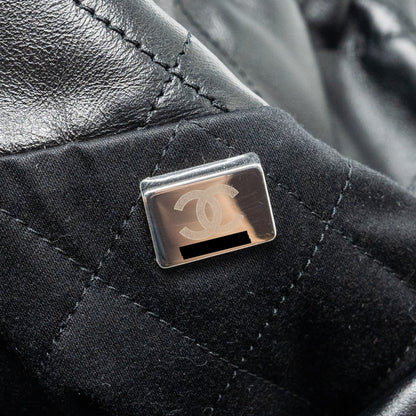 Chanel medium 22 bag Calfskin Black  (Microchip)