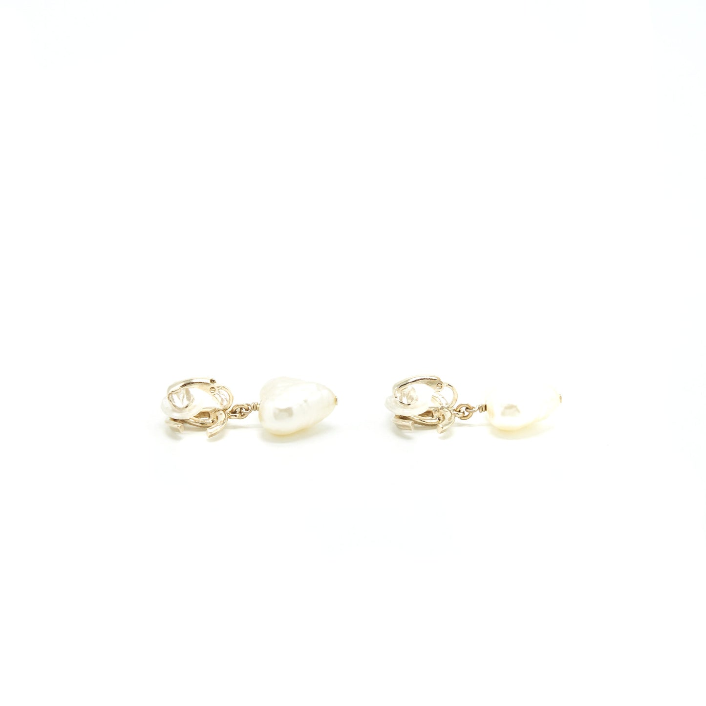 Chanel CC And Heart Earclips L