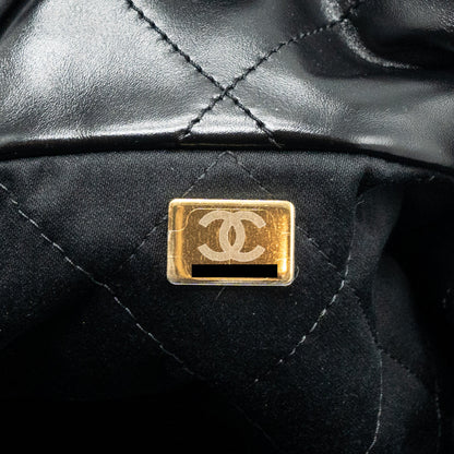 Chanel medium 22 bag shiny calfskin black  (Microchip)
