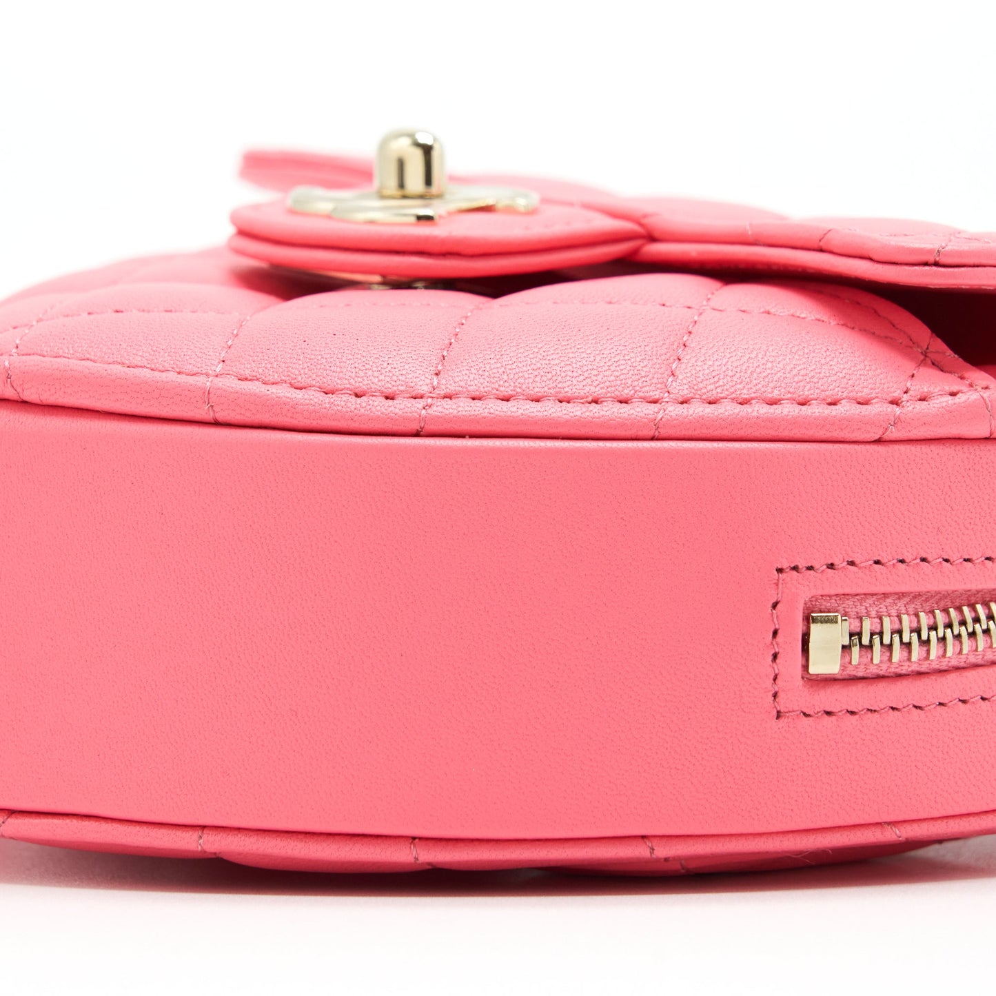 Chanel 22S Small Heart Bag Lambskin Pink L