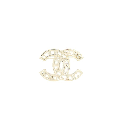 Chanel cc Logo Letter and Pearl Brooch L