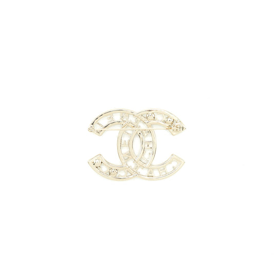 Chanel cc Logo Letter and Pearl Brooch L