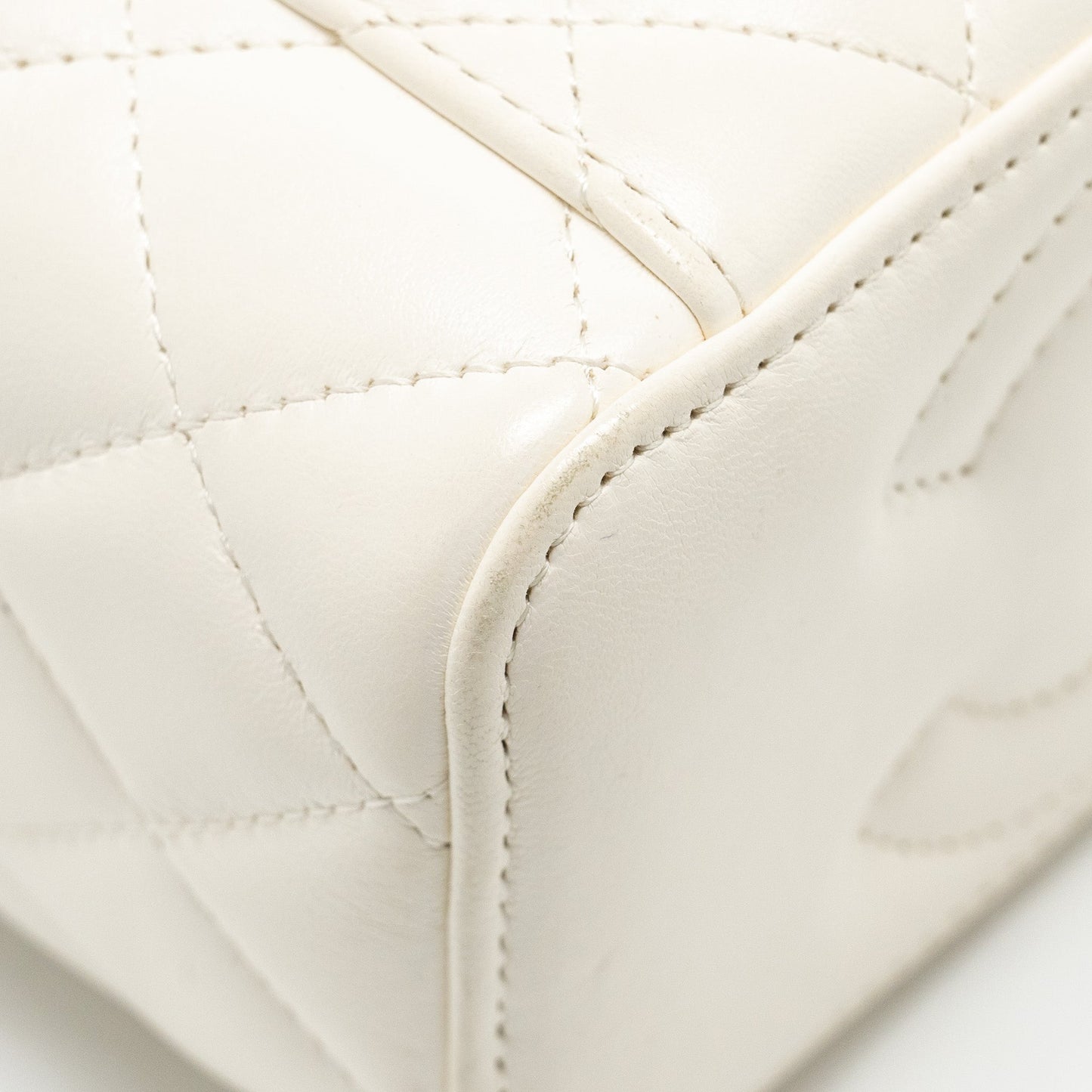 Chanel Letter/ CC Logo Chain Long Vanity Case Lambskin White  (Microchip)