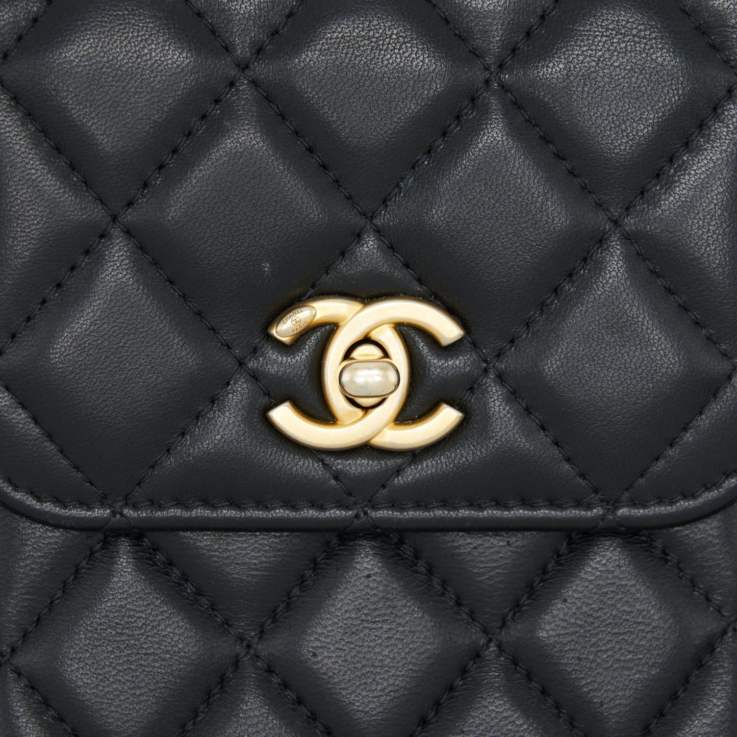 Chanel Pearl Crush Phone Case With Chain Lambskin Black