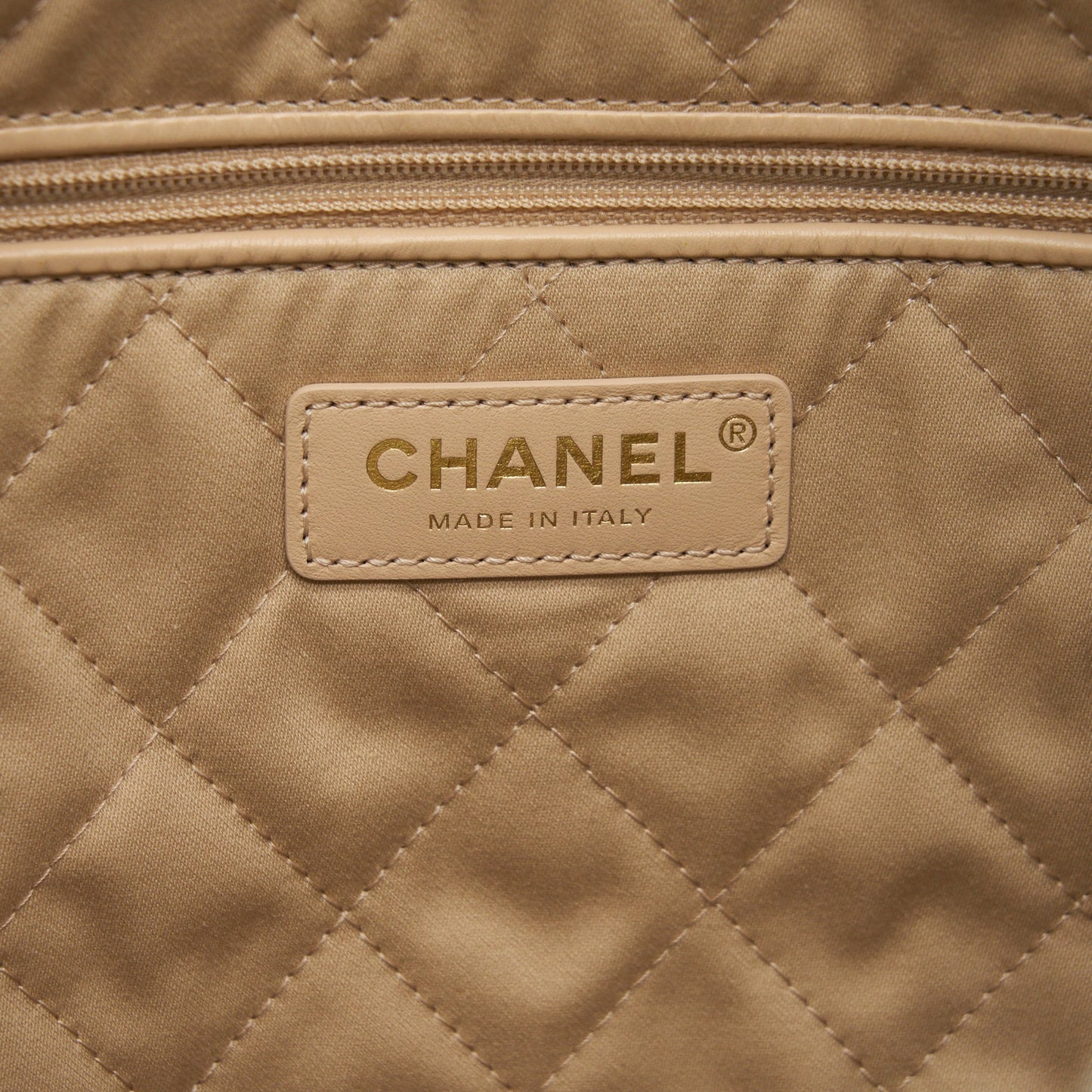 Chanel Medium 22 Bag Shiny Calfskin White