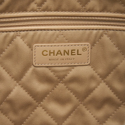 Chanel Medium 22 Bag Shiny Calfskin White