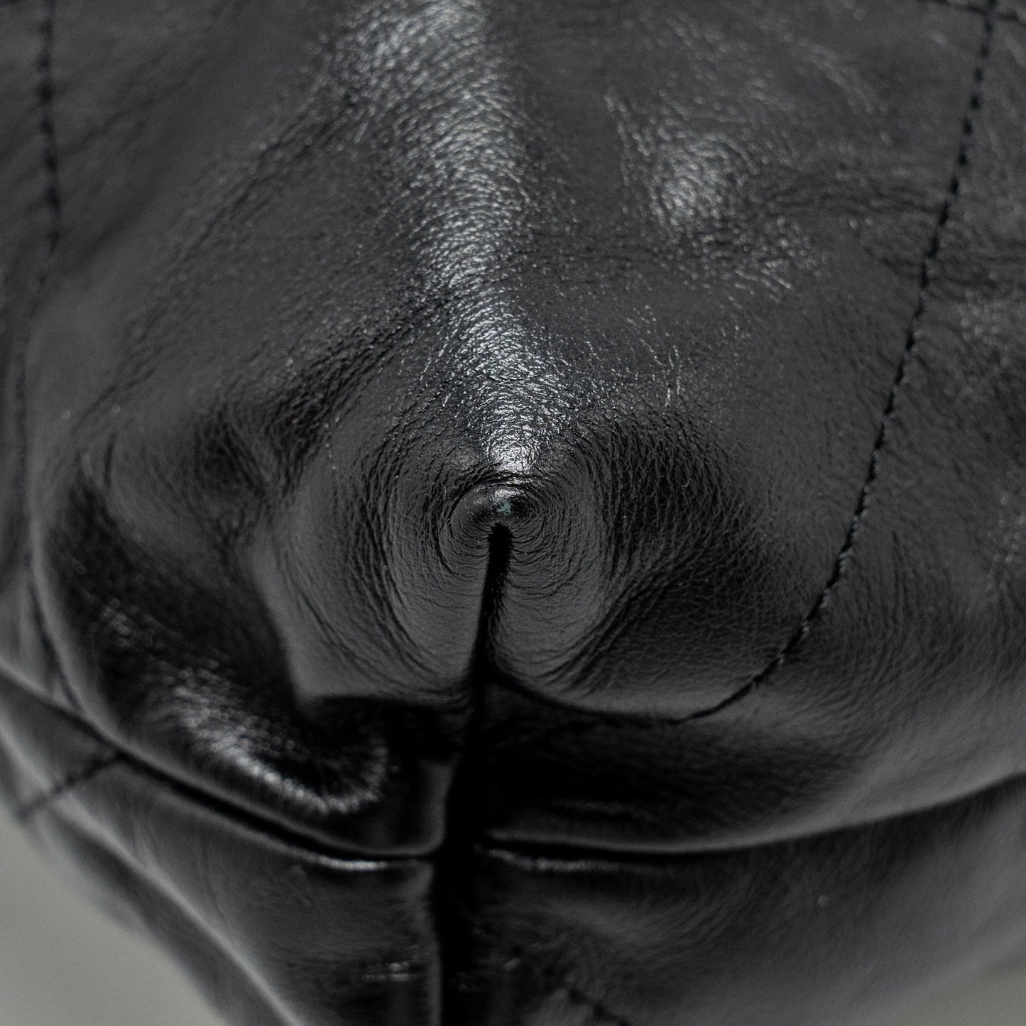 Chanel Medium 22 Shiny Calfskin Black  (microchip)