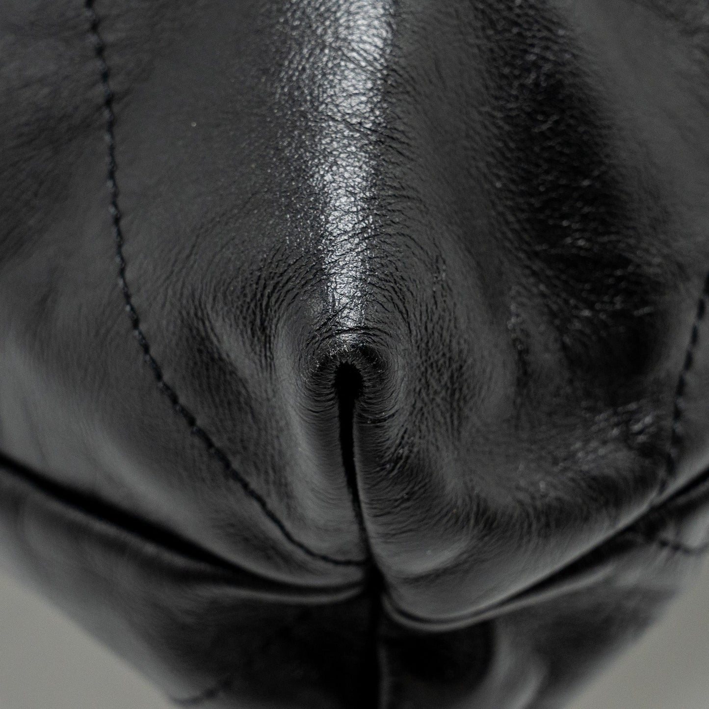 Chanel Medium 22 Shiny Calfskin Black  (microchip)