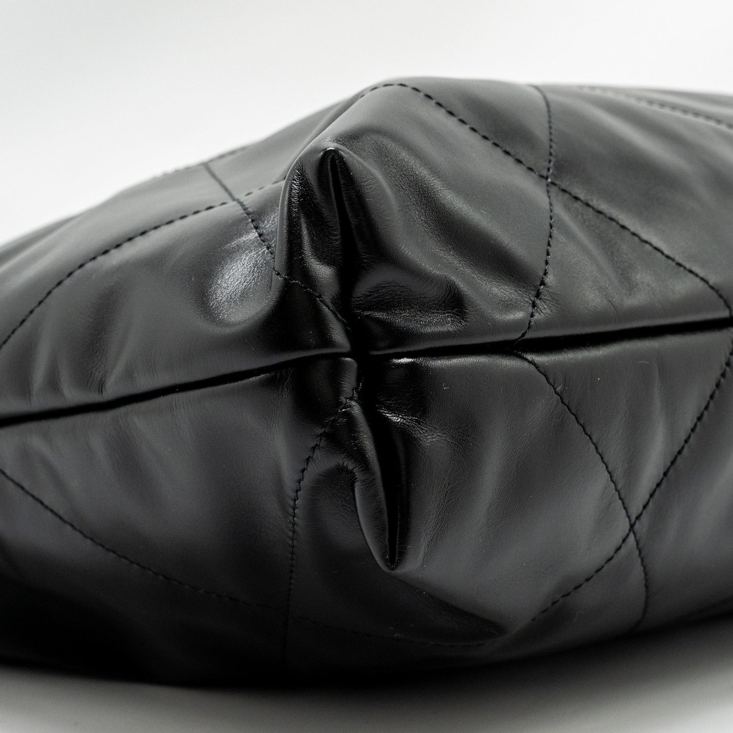 Chanel Medium 22 Bag Shiny Calfskin Black  (microchip)