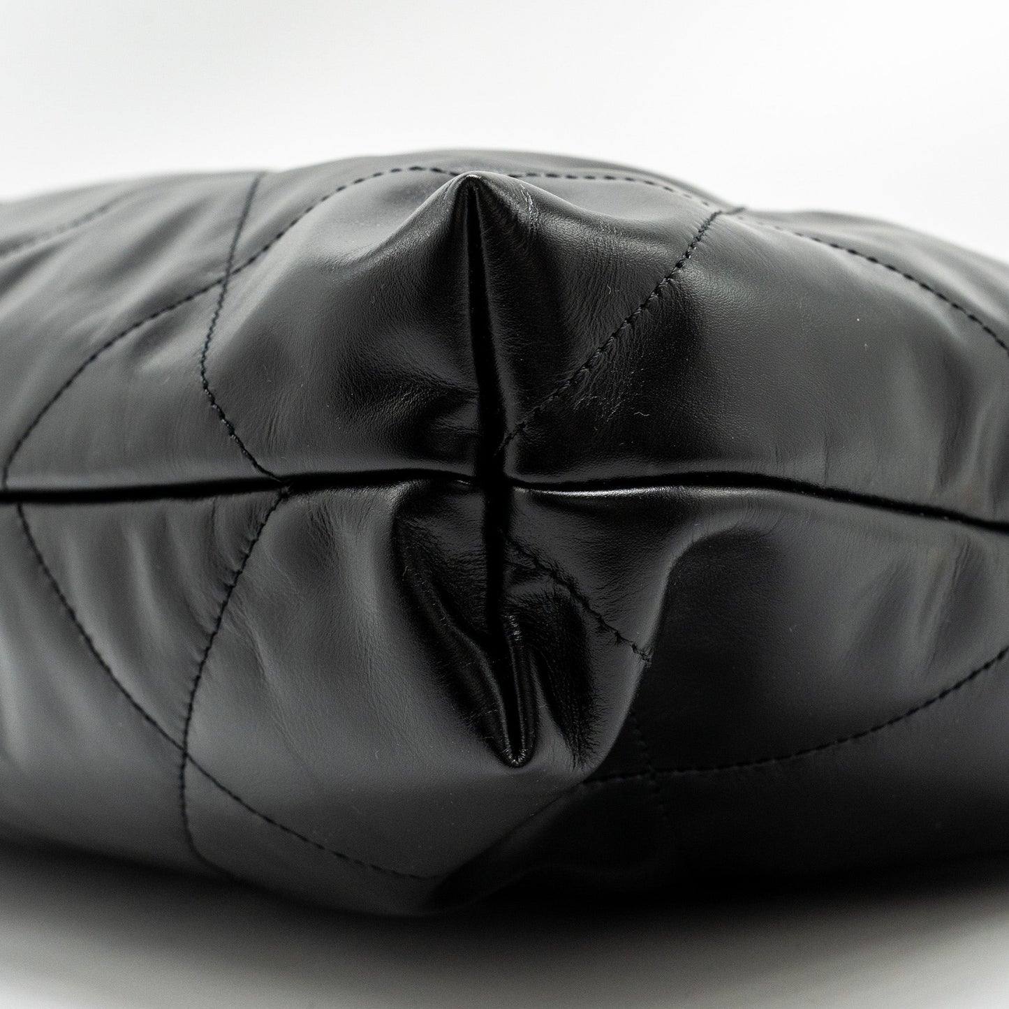 Chanel Medium 22 Bag Shiny Calfskin Black  (microchip)