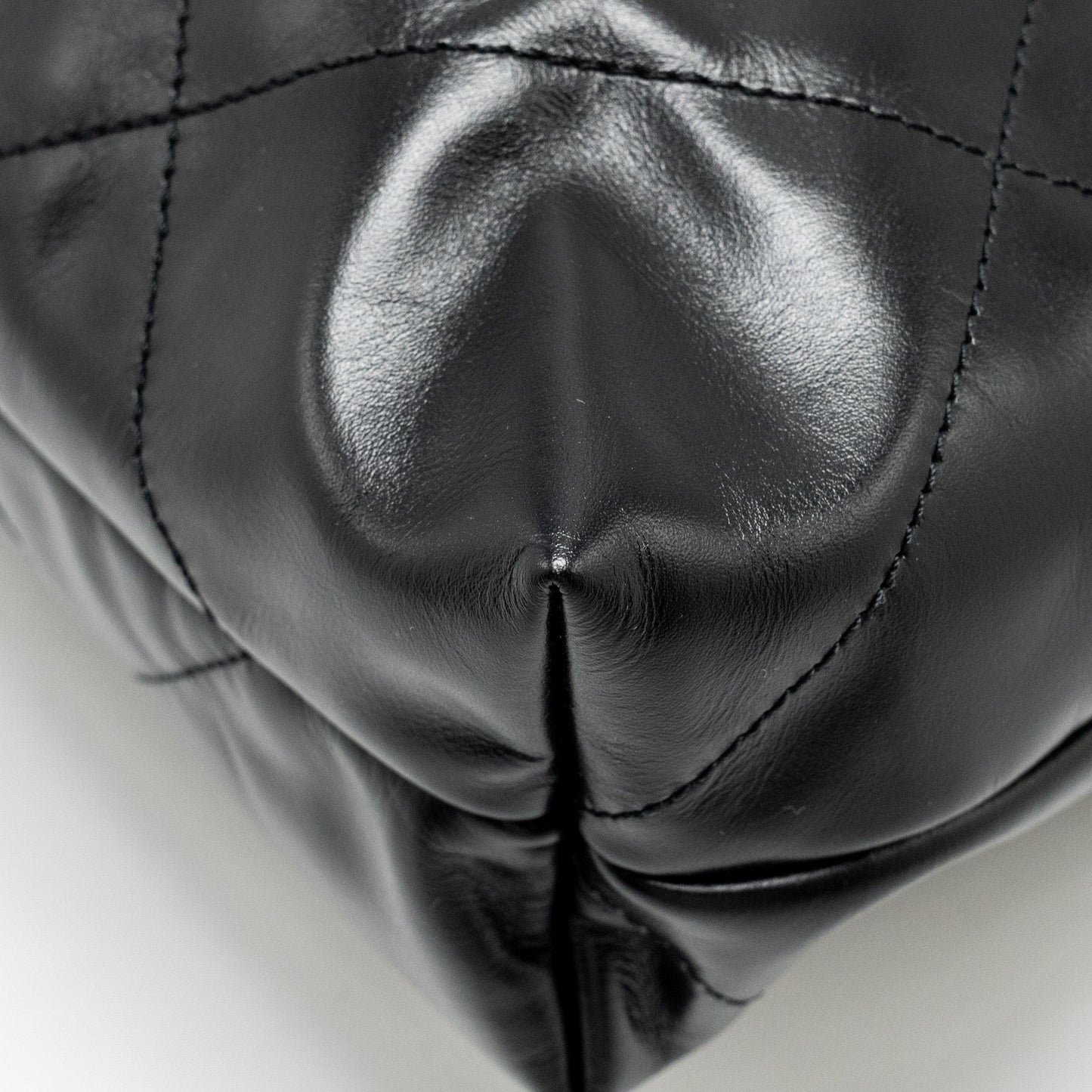 Chanel Medium 22 Bag Shiny Calfskin Black  (microchip)