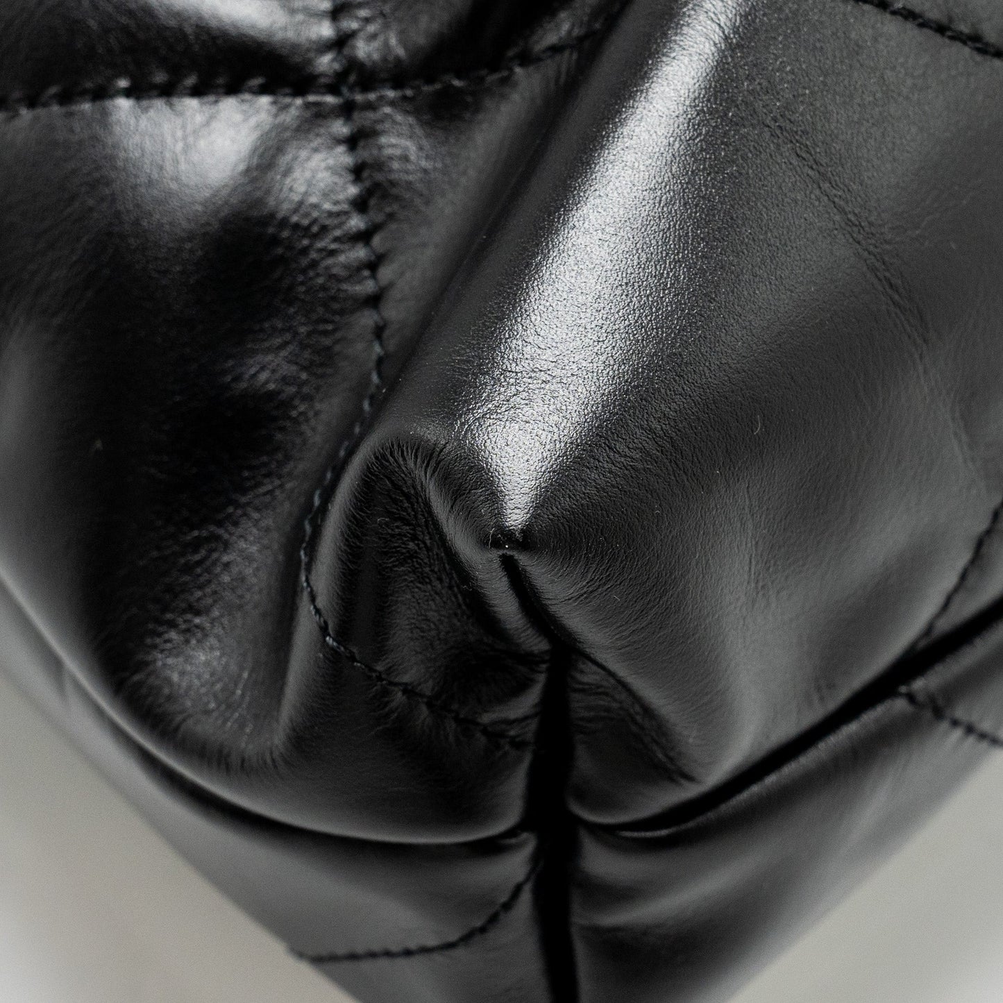 Chanel Medium 22 Bag Shiny Calfskin Black  (microchip)