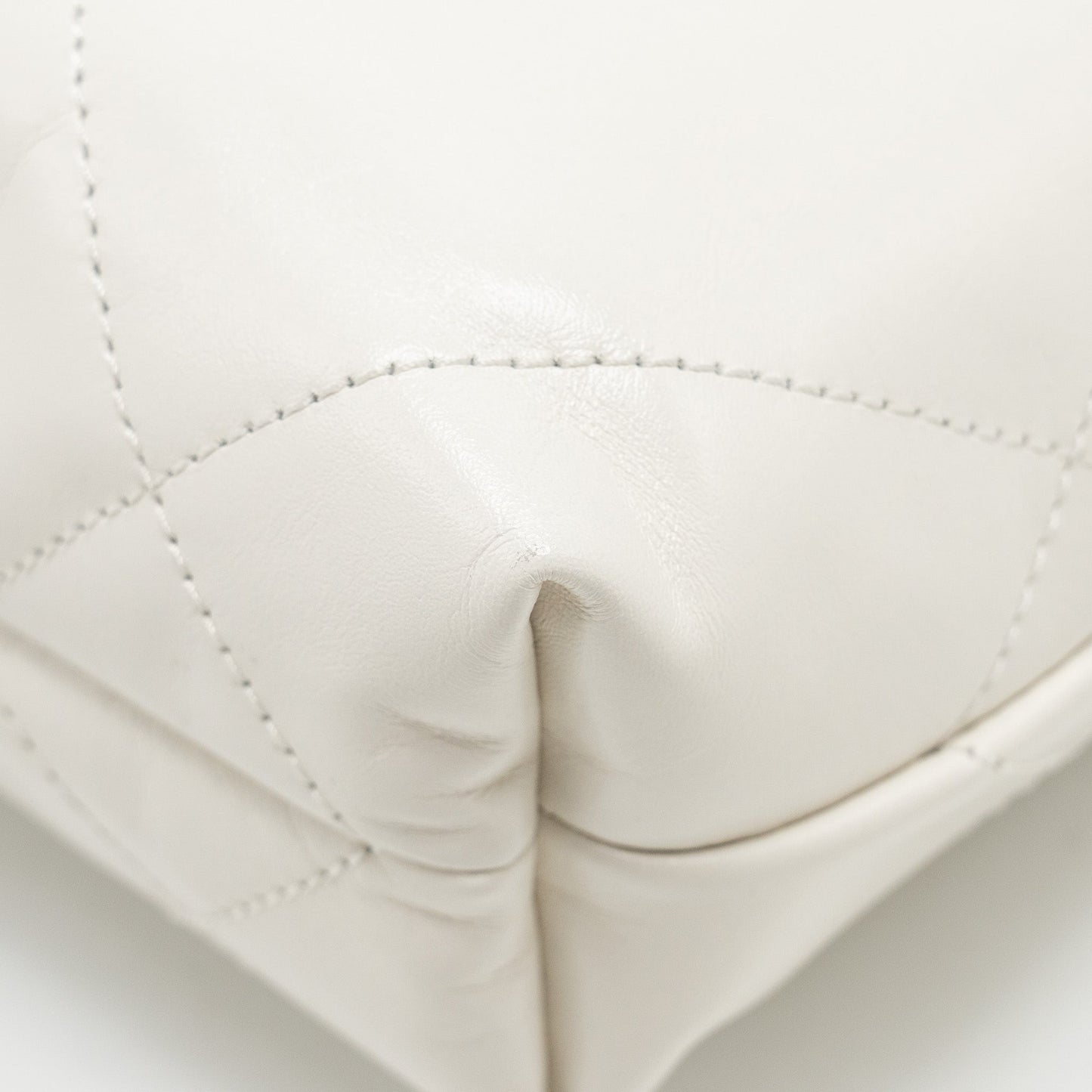 Chanel Mini 22 Bag Shiny Calfskin White  (Microchip)