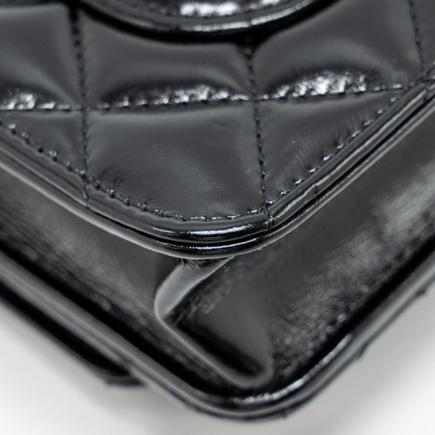 Chanel 24A Wallet On Chain Shiny Calfskin Black  (Microchip)