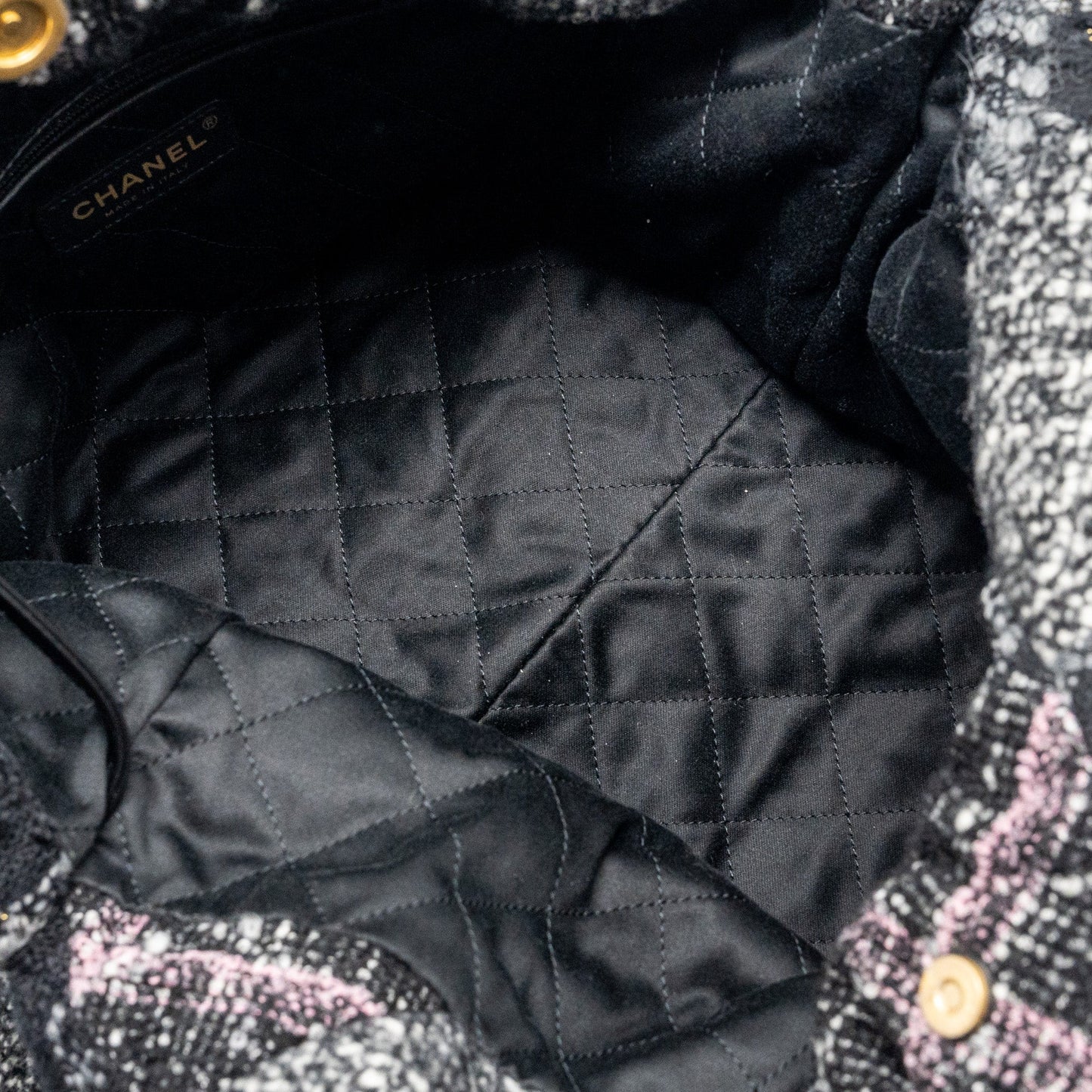 Chanel Medium 22 Bag fabric / tweed multicolour  (microchip)
