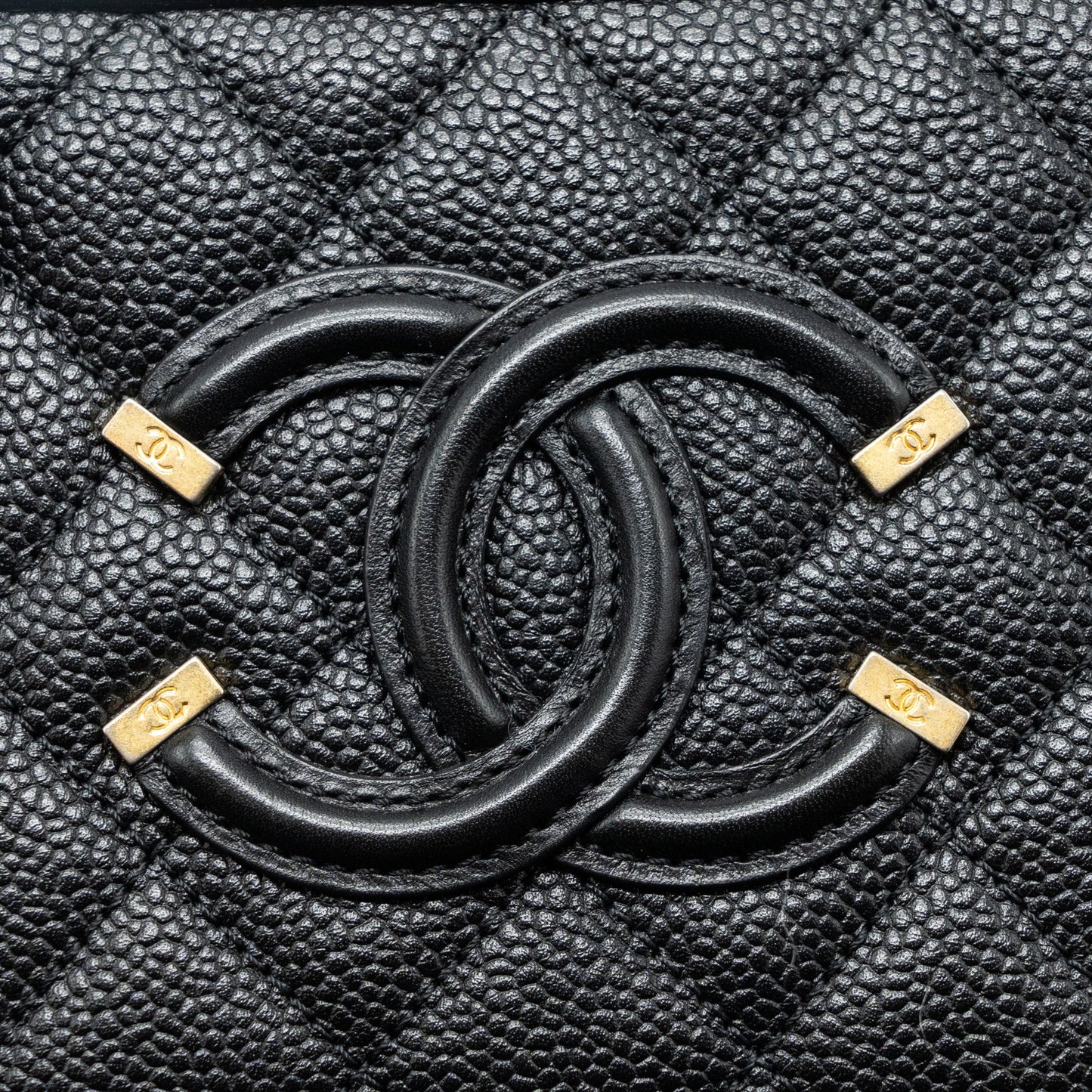 Chanel mini filigree vanity case Caviar black