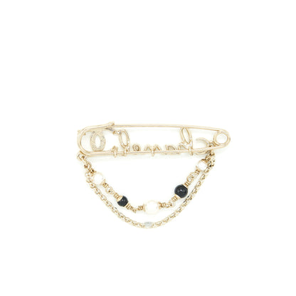 Chanel 22P Pin / Letter Brooch L