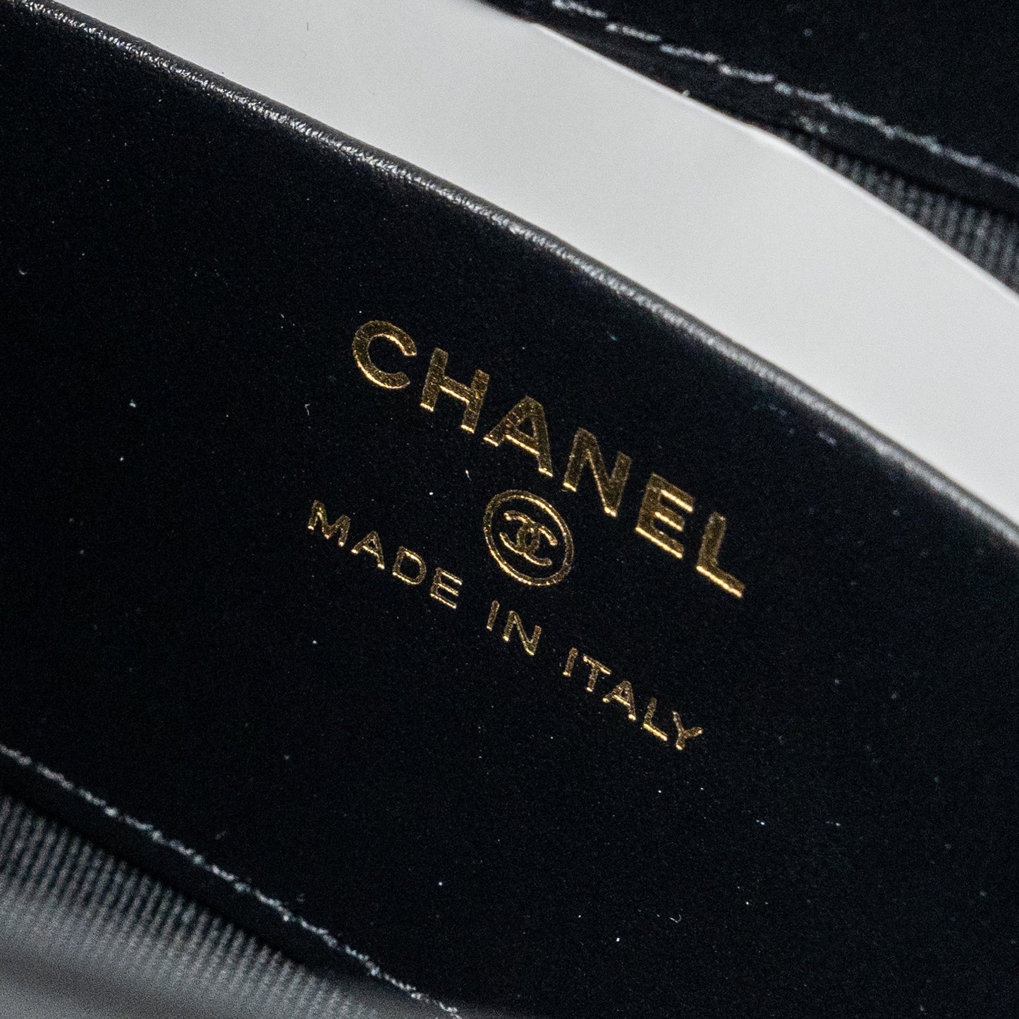 Chanel 24C mini 31 clutch with chain shiny calfskin black L (microchip)