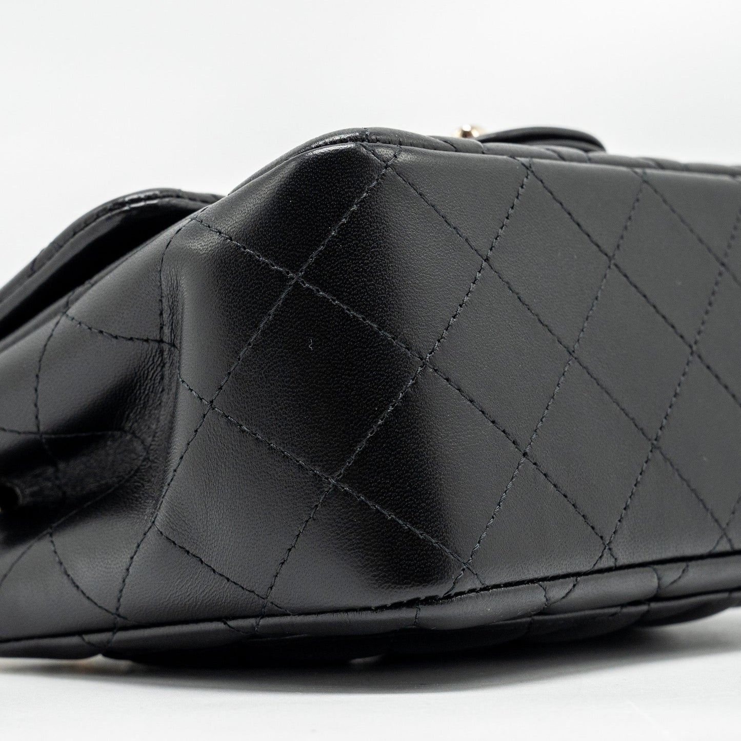 Chanel mini square flap Bag lambskin Black L (Microchip)